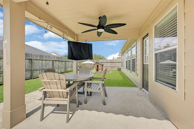9135 Creekside Drive, Hitchcock, TX 77563