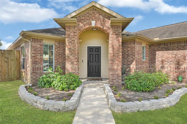 9135 Creekside Drive, Hitchcock, TX 77563