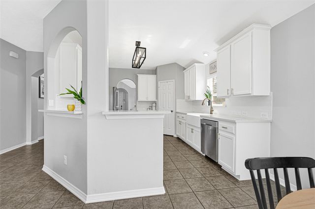 9135 Creekside Drive, Hitchcock, TX 77563