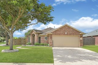 9135 Creekside Drive, Hitchcock, TX 77563
