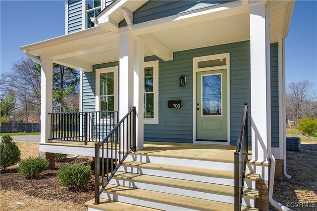 708 S Main St, Blackstone, VA 23824