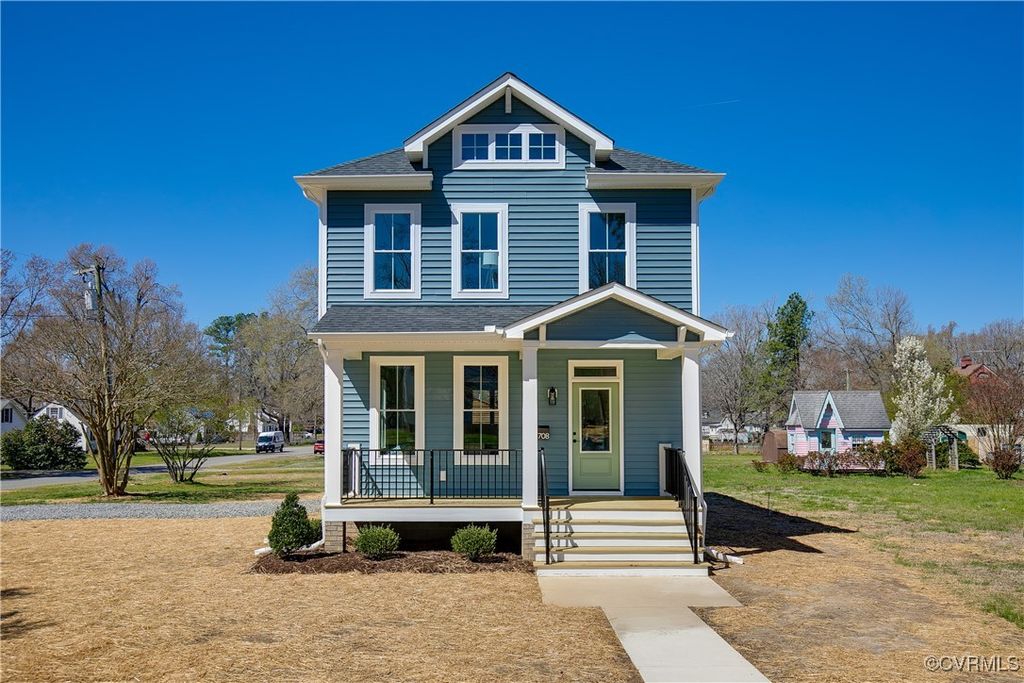 708 S Main St, Blackstone, VA 23824