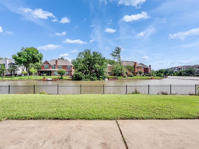 1127 Gloria Court, Sugar Land, TX 77478