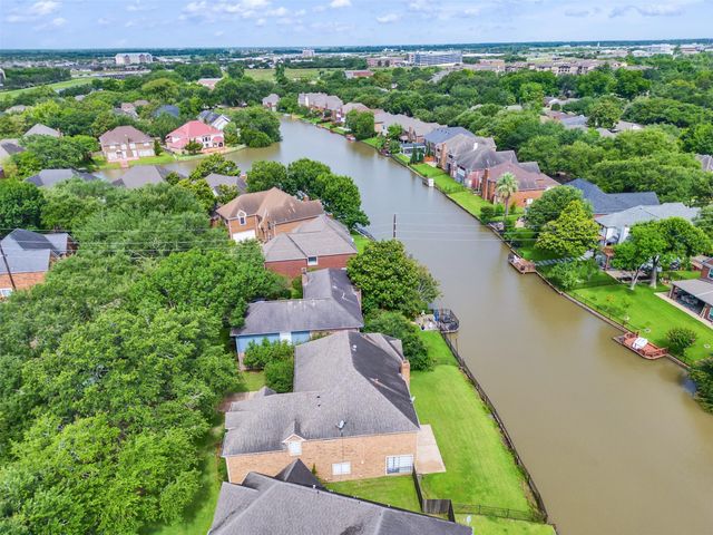 1127 Gloria Court, Sugar Land, TX 77478