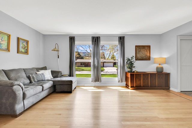 230 E Golden LANE, Oak Creek, WI 53154