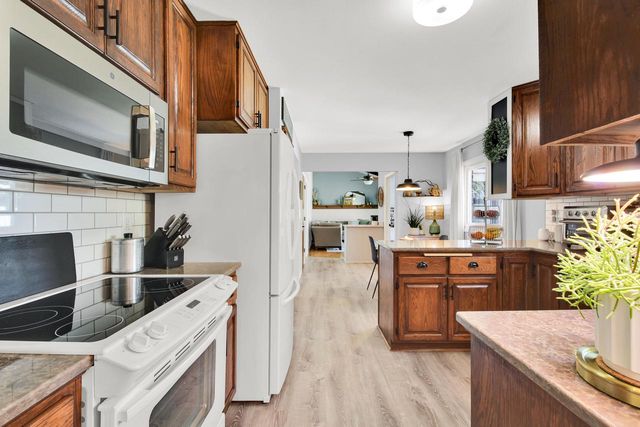 230 E Golden LANE, Oak Creek, WI 53154
