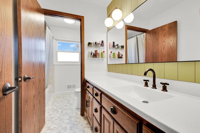 230 E Golden LANE, Oak Creek, WI 53154