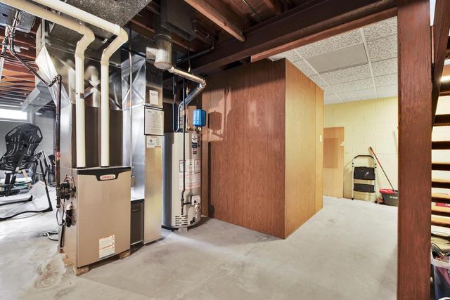 230 E Golden LANE, Oak Creek, WI 53154