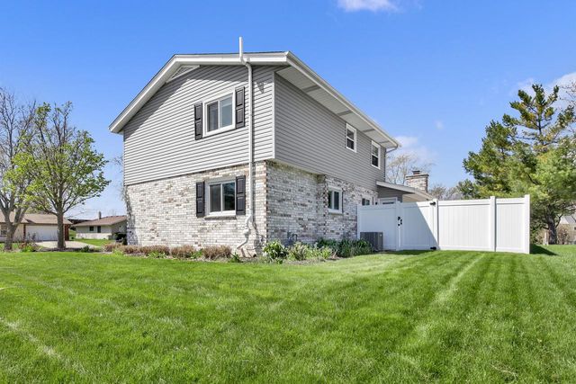 230 E Golden LANE, Oak Creek, WI 53154