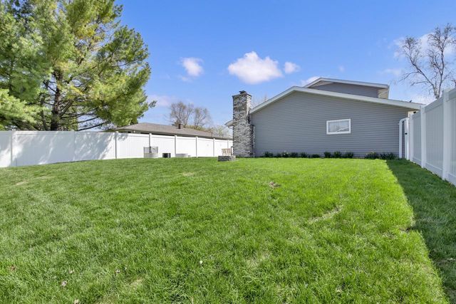 230 E Golden LANE, Oak Creek, WI 53154