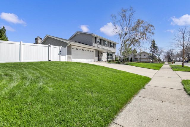 230 E Golden LANE, Oak Creek, WI 53154