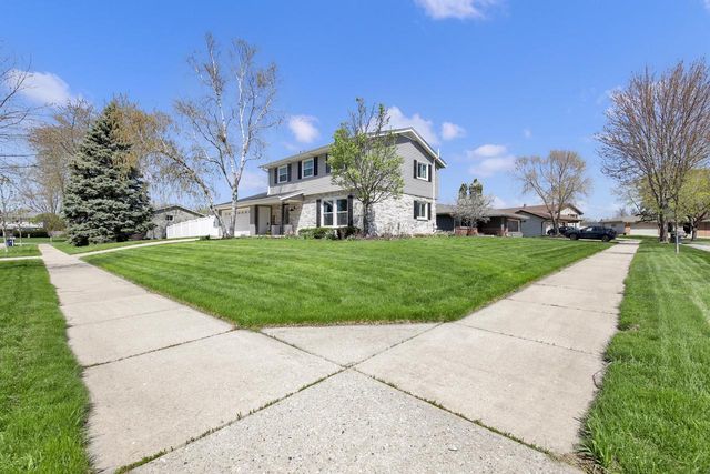 230 E Golden LANE, Oak Creek, WI 53154