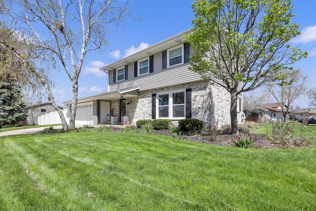 230 E Golden LANE, Oak Creek, WI 53154
