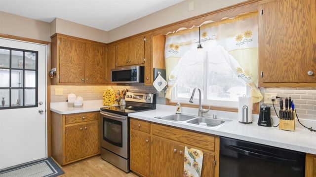 404 Anderson Street, Deforest, WI 53532