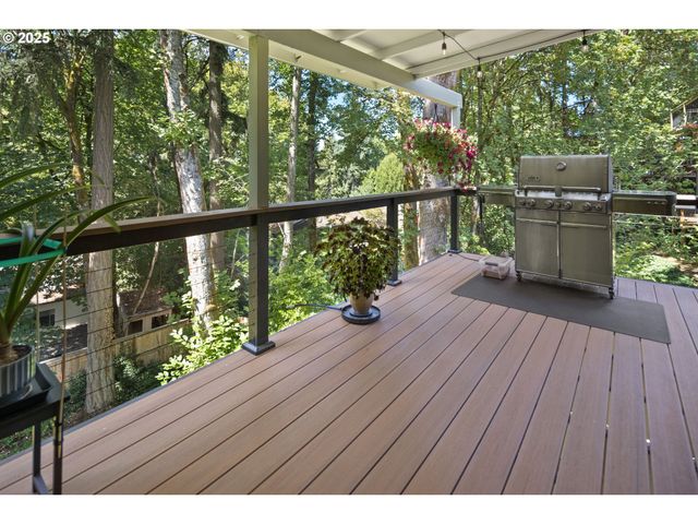 1847 WOODLAND Ter, Lake Oswego, OR 97034