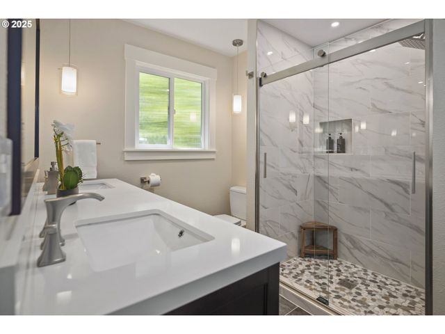 1847 WOODLAND Ter, Lake Oswego, OR 97034