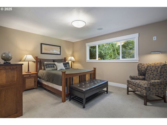 1847 WOODLAND Ter, Lake Oswego, OR 97034