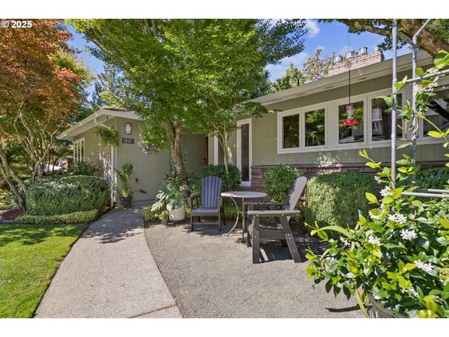 1847 WOODLAND Ter, Lake Oswego, OR 97034