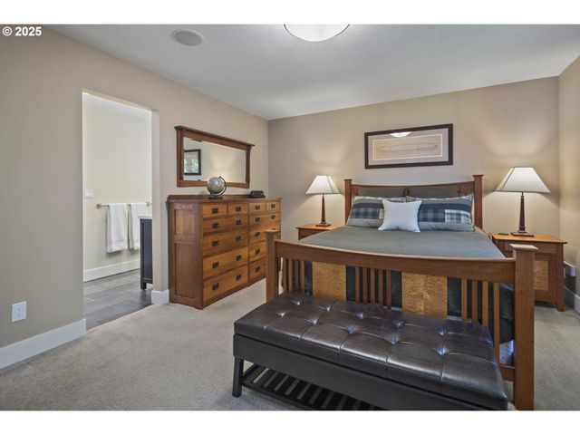 1847 WOODLAND Ter, Lake Oswego, OR 97034