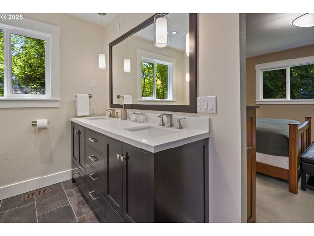 1847 WOODLAND Ter, Lake Oswego, OR 97034
