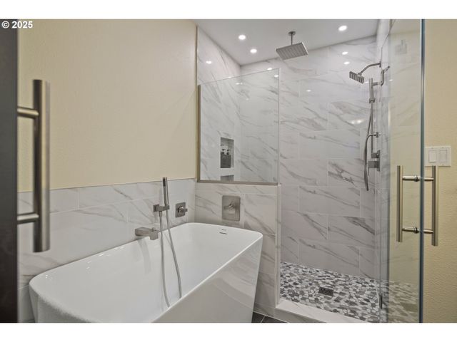 1847 WOODLAND Ter, Lake Oswego, OR 97034