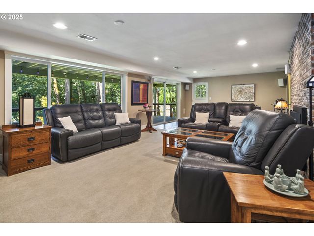 1847 WOODLAND Ter, Lake Oswego, OR 97034