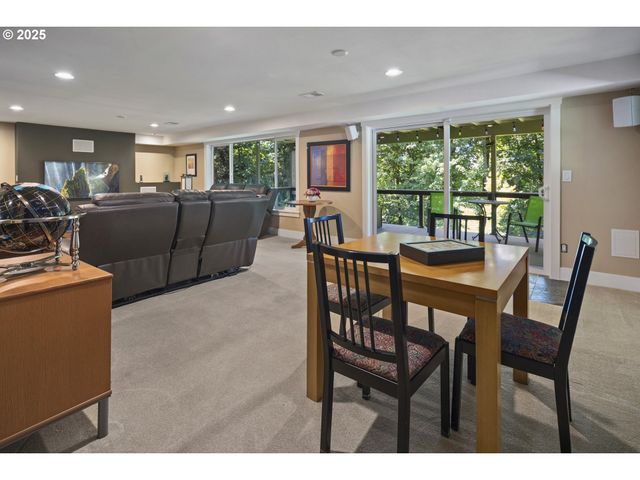 1847 WOODLAND Ter, Lake Oswego, OR 97034