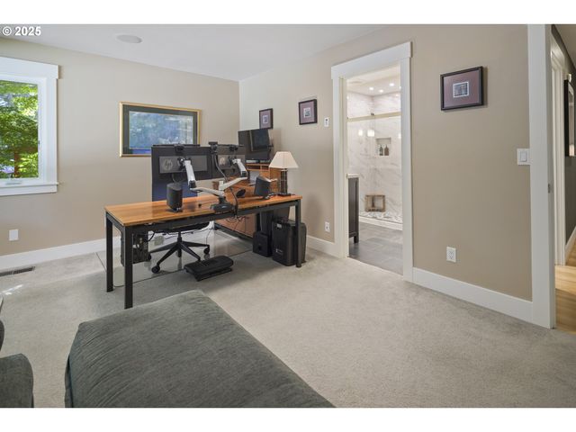 1847 WOODLAND Ter, Lake Oswego, OR 97034