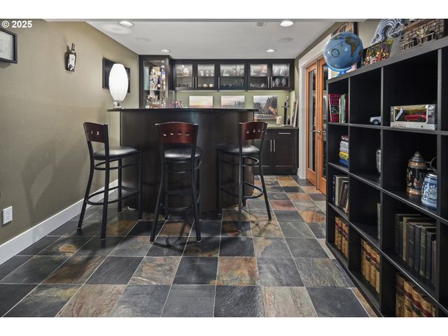 1847 WOODLAND Ter, Lake Oswego, OR 97034