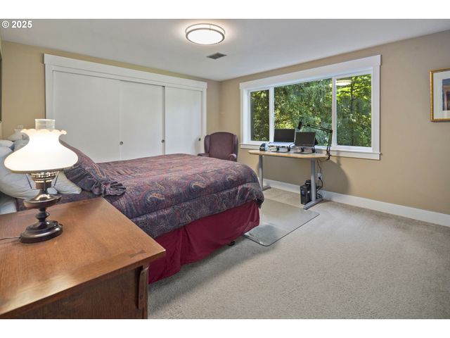 1847 WOODLAND Ter, Lake Oswego, OR 97034