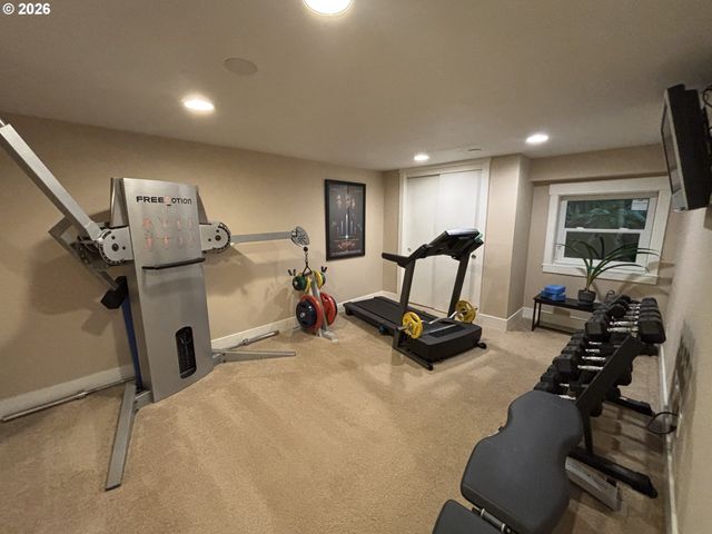 1847 WOODLAND Ter, Lake Oswego, OR 97034