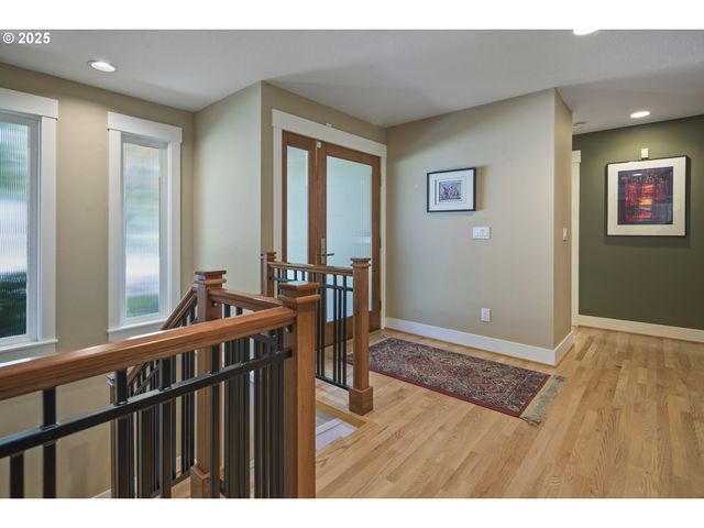 1847 WOODLAND Ter, Lake Oswego, OR 97034