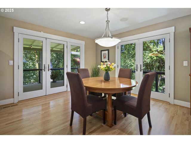 1847 WOODLAND Ter, Lake Oswego, OR 97034