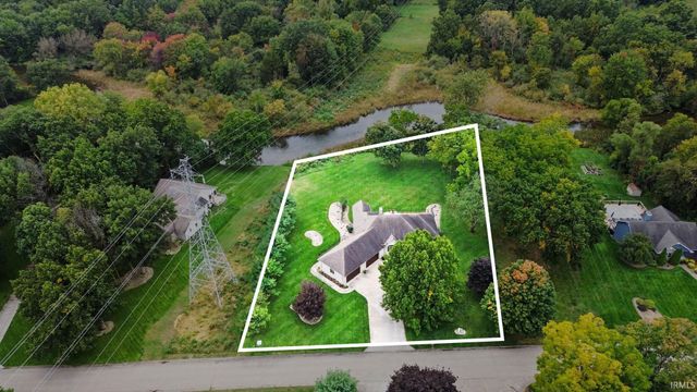 52221 Winding Waters Lane, Elkhart, IN 46514
