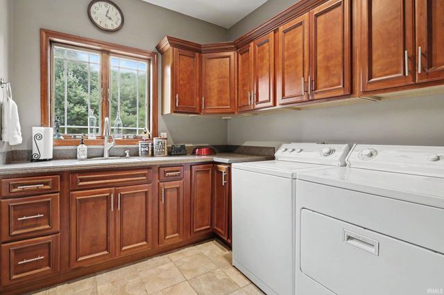 52221 Winding Waters Lane, Elkhart, IN 46514