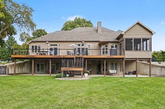 52221 Winding Waters Lane, Elkhart, IN 46514
