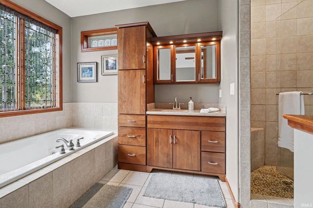 52221 Winding Waters Lane, Elkhart, IN 46514