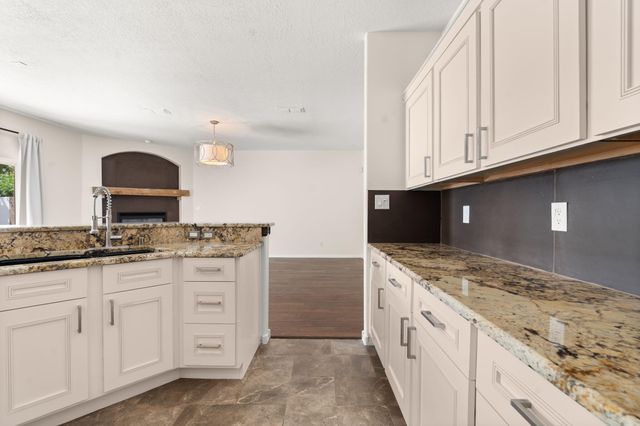 9119 Autumn Rose Drive NE, Albuquerque, NM 87113