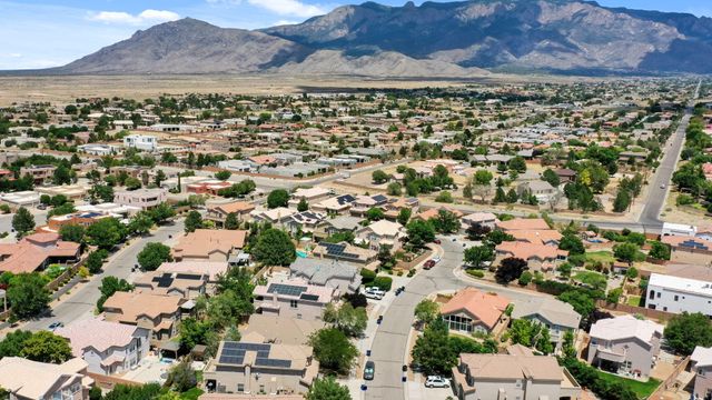 9119 Autumn Rose Drive NE, Albuquerque, NM 87113