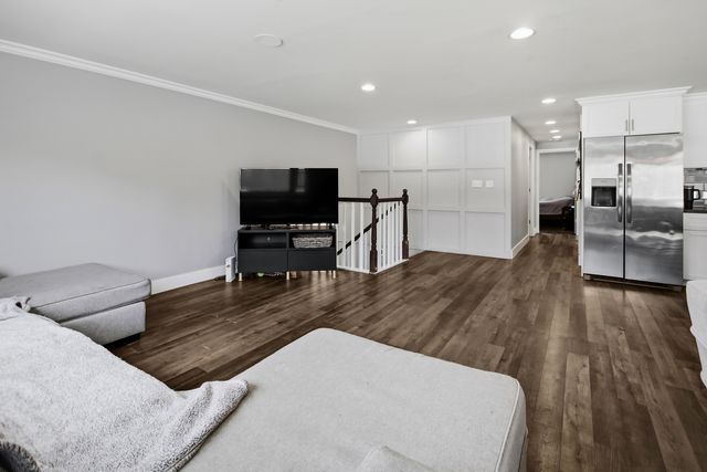 230 Millford Lane, Bloomingdale, IL 60108