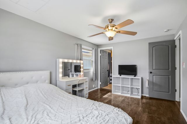 230 Millford Lane, Bloomingdale, IL 60108