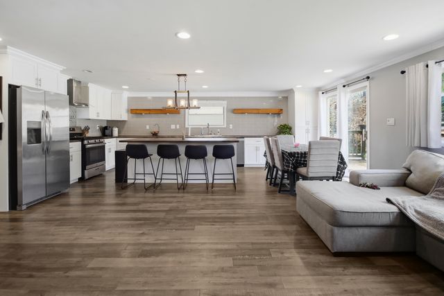 230 Millford Lane, Bloomingdale, IL 60108