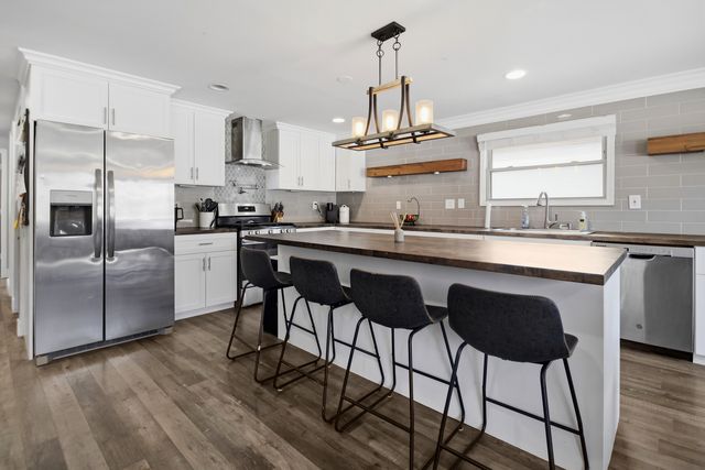 230 Millford Lane, Bloomingdale, IL 60108