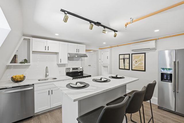 47 Newtonville Ave 3, Newton, MA 02458