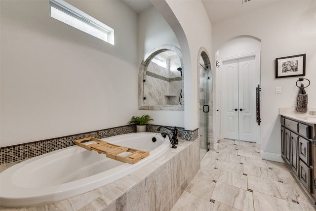 10013 Lakeside Drive, Fort Worth, TX 76179