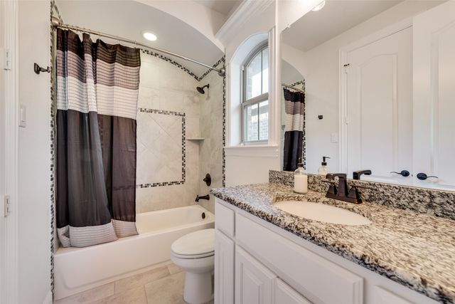 10013 Lakeside Drive, Fort Worth, TX 76179