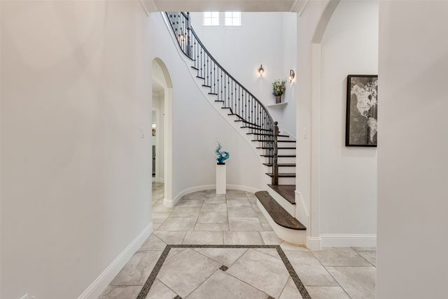 10013 Lakeside Drive, Fort Worth, TX 76179