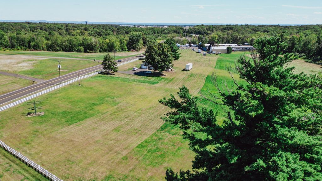 10 Russell Road, East Granby, CT 06026