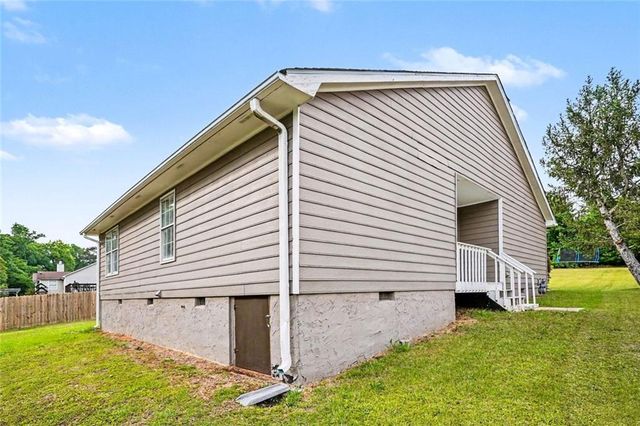 6221 Amberly Road, Rex, GA 30273