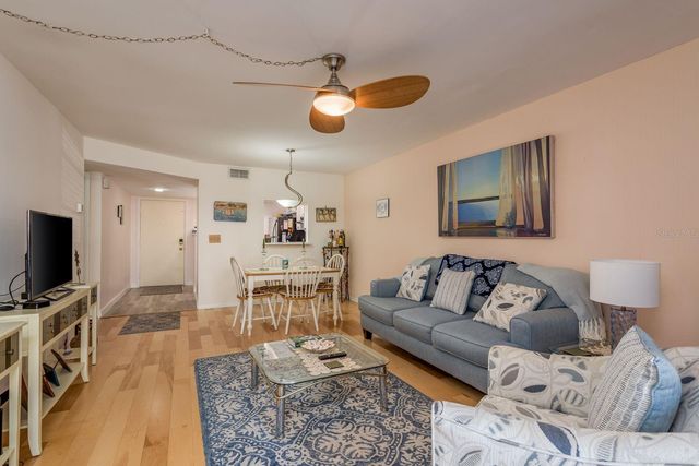 40 W ORANGE STREET 102, Tarpon Springs, FL 34689